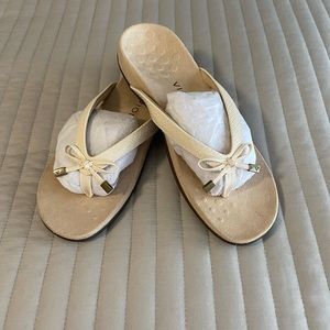 Vionic Bella Toe Post Thong Sandals